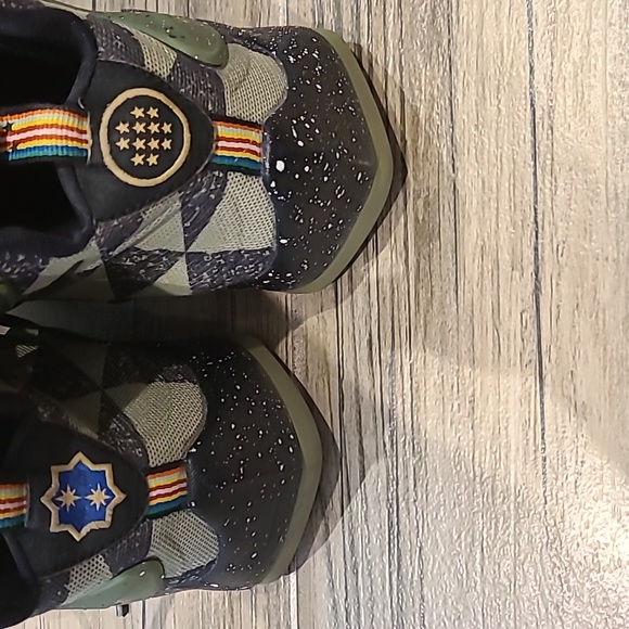 Nike LeBron James Basketball shoes - Picture 3 of 7